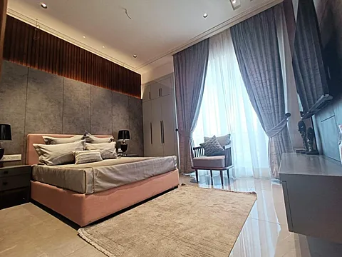 Spacious 4 BHK Luxury Apartment
