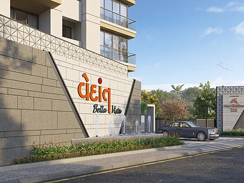 Spacious 4 BHK Luxury Apartment