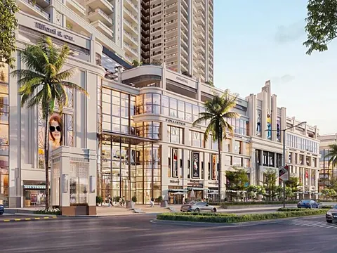 Spacious 4 BHK Luxury Apartment